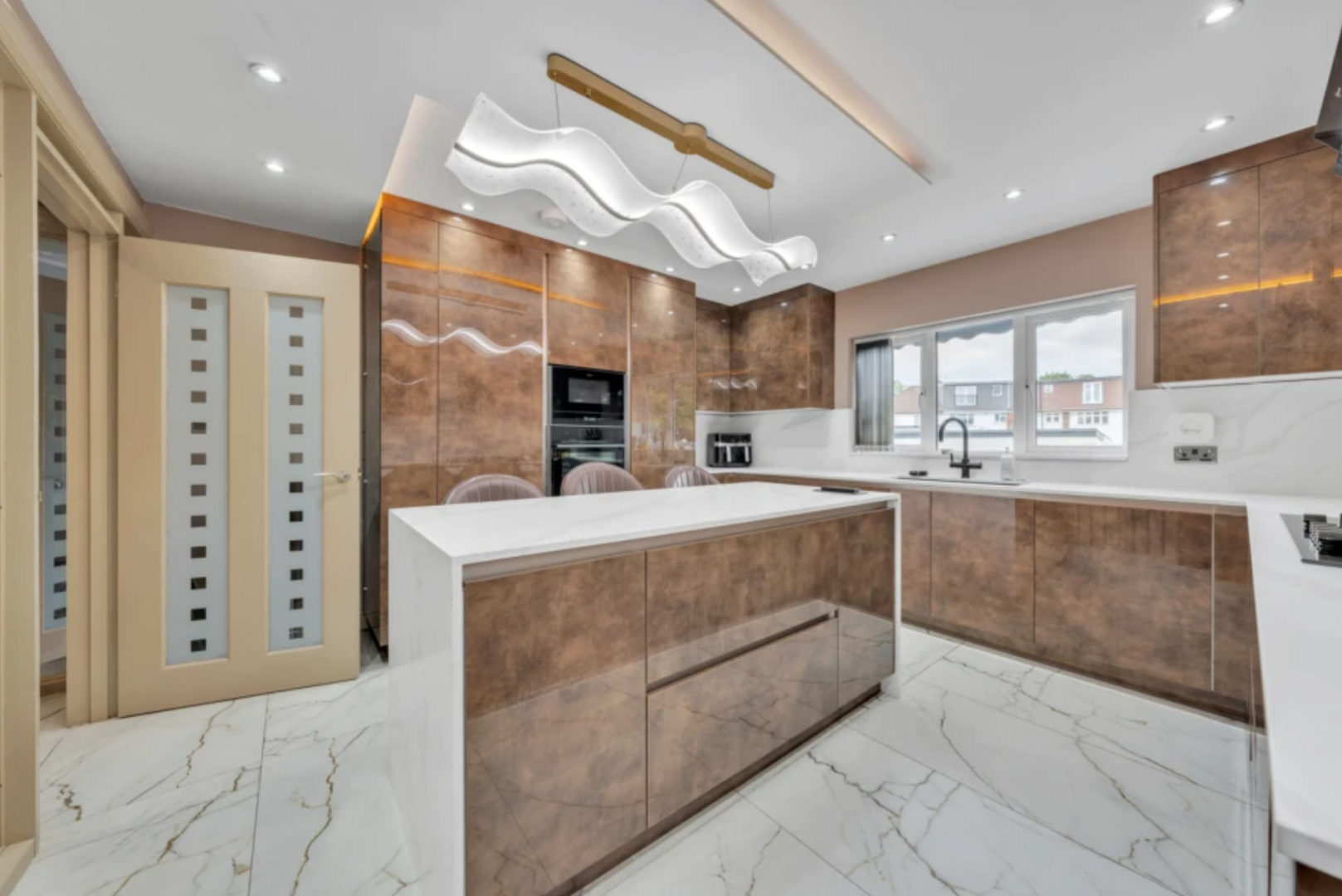 4 bed property in Wolsey Close, Southall